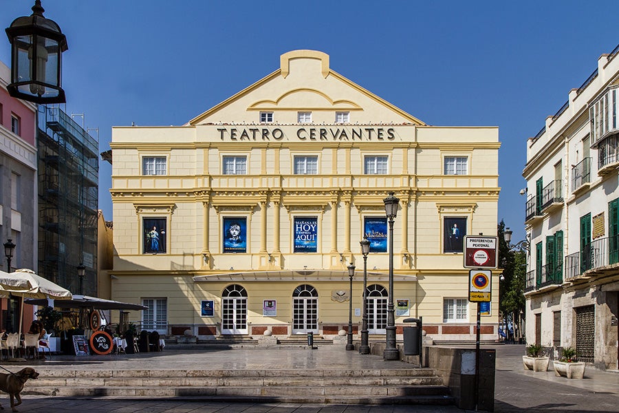 ”Teatro Cervantes, Málaga” por Rey Perezoso licenciado bajo CC BY 2.0