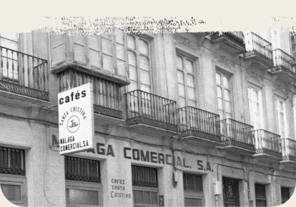 Exterior del local de Málaga Comercial, S.A., en el 1954